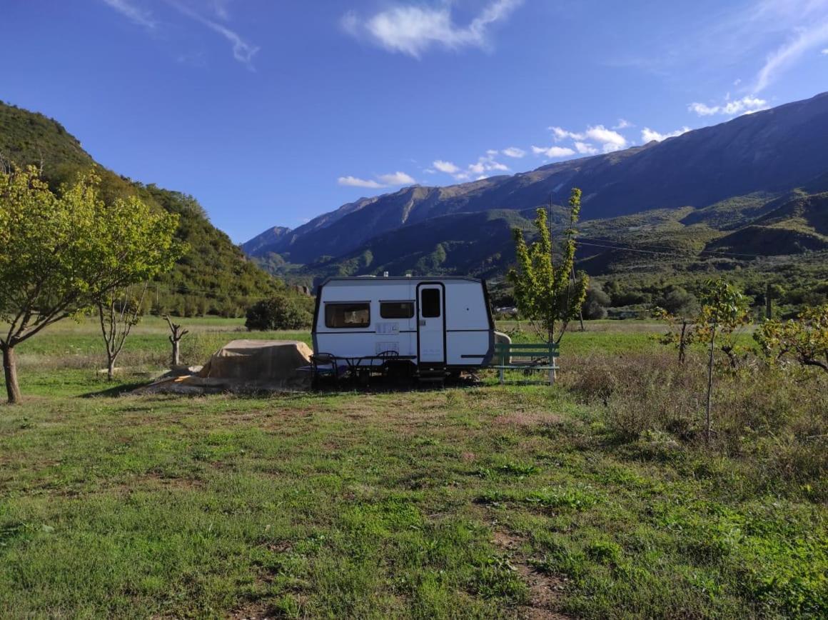 Albturist Ecocamping Permet & Outdoor Sports Center Hotell Eksteriør bilde