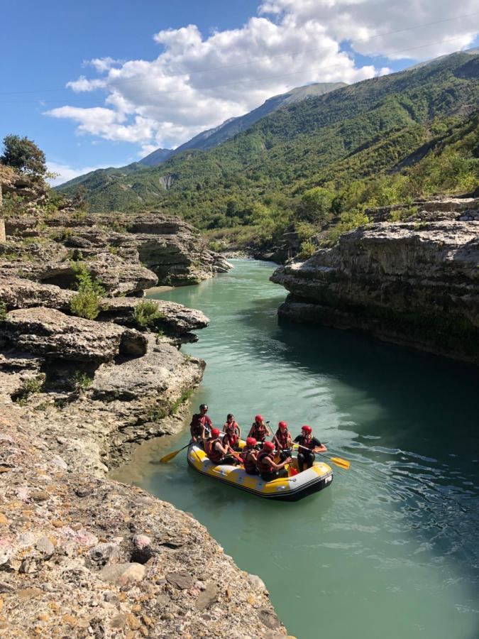 Albturist Ecocamping Permet & Outdoor Sports Center Hotell Eksteriør bilde